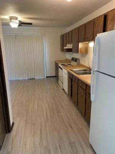 Main picture of 512 Breezy Point Dr