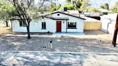 Main picture of 4065 E Flower St