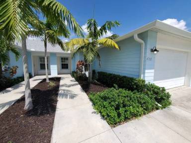 Main picture of 4621 SE 4th Pl