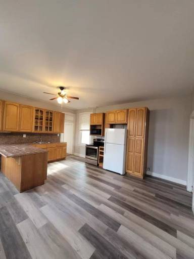 Main picture of 1232 Creek Rd