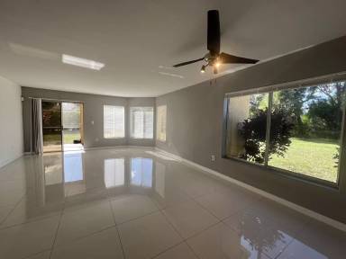 Main picture of Sailboat Pointe