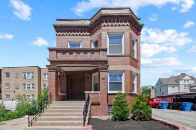 Main picture of 1910 E 73rd St