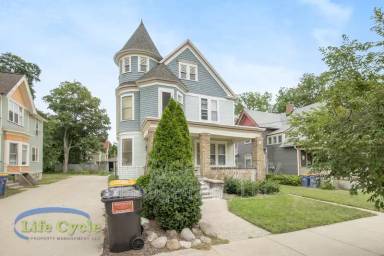 Main picture of 236 Henry Ave SE