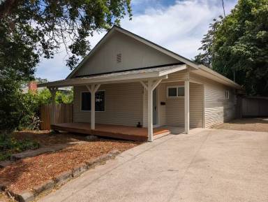 Main picture of 439 S 4th St