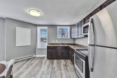 Main picture of 3160 Lyndale Ave