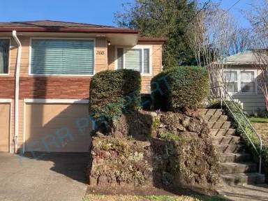 Main picture of 3665 SE Gladstone St