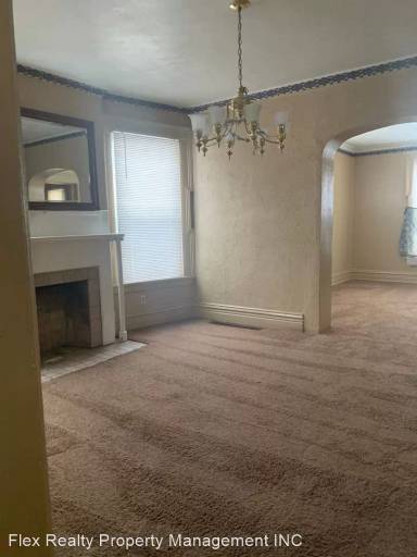 Main picture of 2353 Maplewood Ave