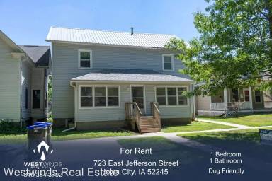 Main picture of 723 E Jefferson St
