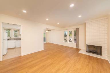 Main picture of 1942 Desert Cir