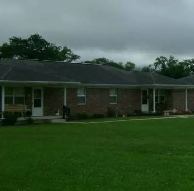 Main picture of 208 E Court Dr