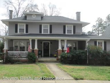 Main picture of 707 W Roanoke Park Dr