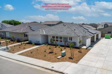 Main picture of 2449 Oakmont Cir