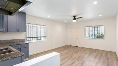Main picture of 601 W 49th St