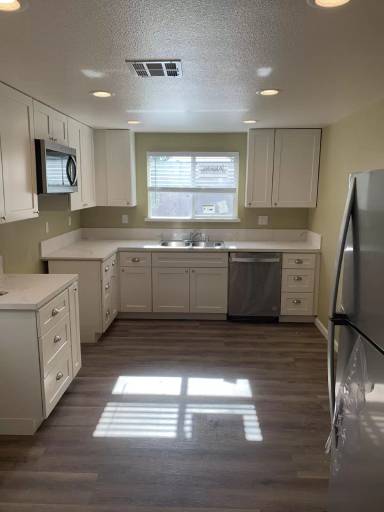 Main picture of 7237 Yosemite Blvd