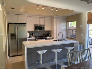 Main picture of 4926 Leeward Ln
