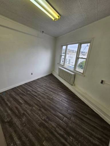 Main picture of 44 Raymond Ave