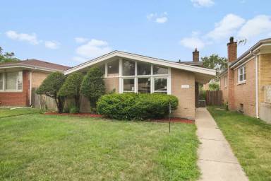 Main picture of 15224 Oak St