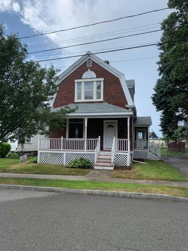 Main picture of 144 Porter St