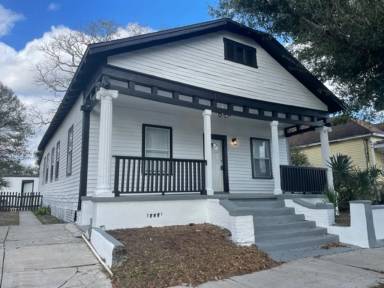 Main picture of 2123 W Beach St