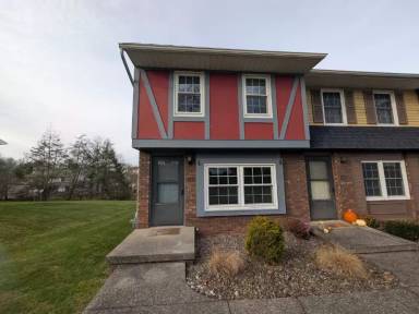 Main picture of 628 Peachview Ln