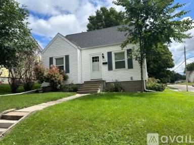 Main picture of 702 Pillsbury Ave