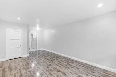 Main picture of 425 N Oakhurst Dr