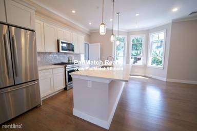 Main picture of 3247 Washington St