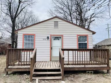 Main picture of 1048 N Trenton Ave