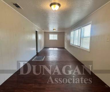 Main picture of 709 W Stevens St
