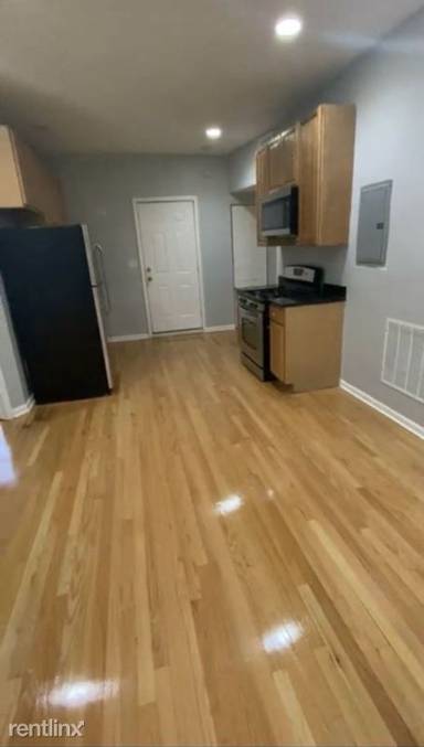 Main picture of 3614 W Augusta Blvd