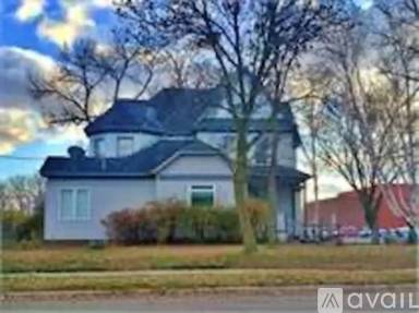 Main picture of 364 Maple St N