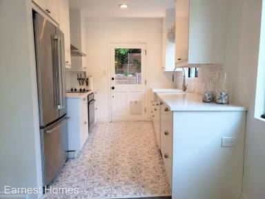 Main picture of 8867 Lookout Mountain Ave