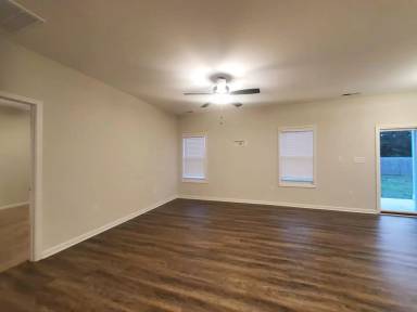 Main picture of 20 Doubletree Ln