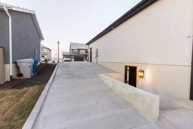 Main picture of 1062 N Highpass Dr