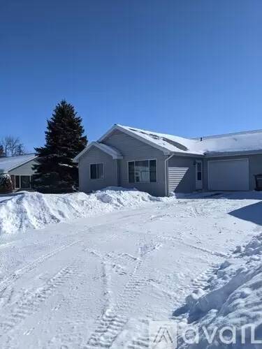 Main picture of 207 E 6th St