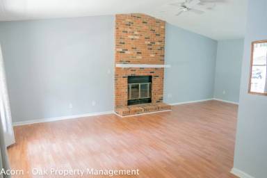 Main picture of 2002 Strebor St