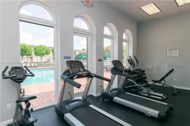 Main picture of 15703 SW 42nd St