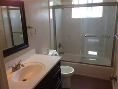 Main picture of 215 Echo Ave