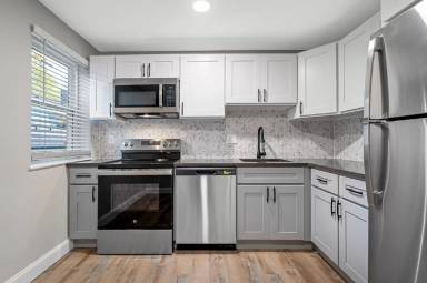 Main picture of 556 Mill St