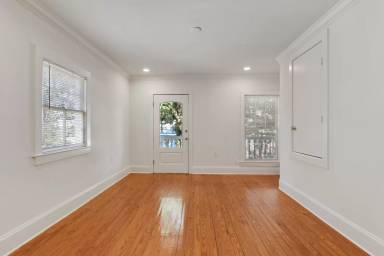 Main picture of 2010 Baronne St