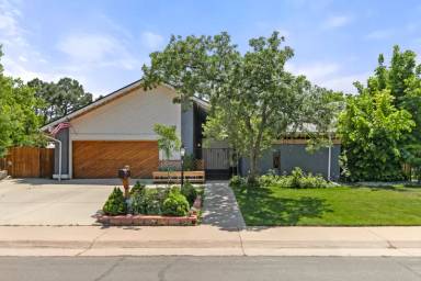 Main picture of 5884 S Hanover Way
