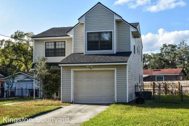 Main picture of 8140 Wakefield Ave