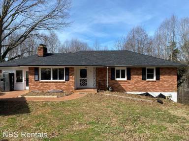 Main picture of 501 Hayes Dr