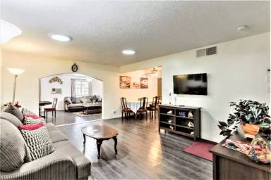 Main picture of 5116 Del Monte Ave