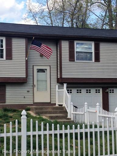 Main picture of 8 Pinewood Cir