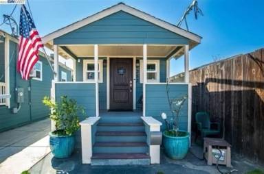 Main picture of 353 Maple St