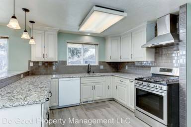 Main picture of 3757 N Kingswood Dr