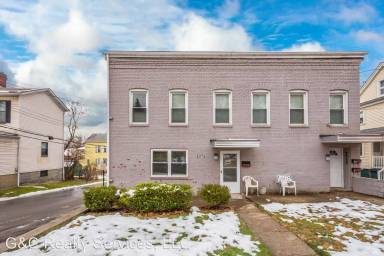 Main picture of 237 1/2 Berringer Pl