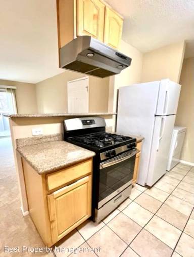 Main picture of 2241 Lakeview Cir