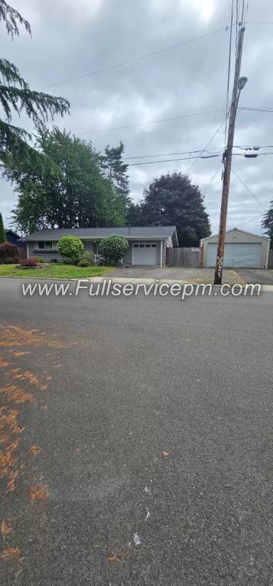 Main picture of 1702 28th St SE